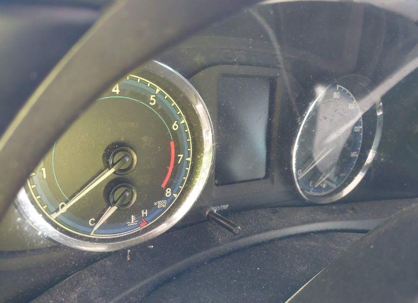 Photo 15 of 2018 Toyota Corolla LE (VIN 5YFBURHE0JP787248)