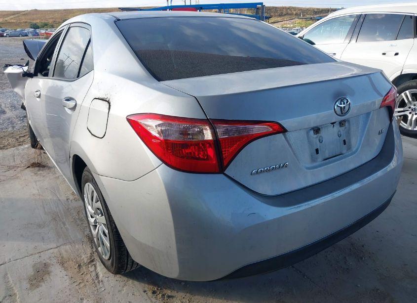 Photo 3 of 2018 Toyota Corolla LE (VIN 5YFBURHE0JP787248)