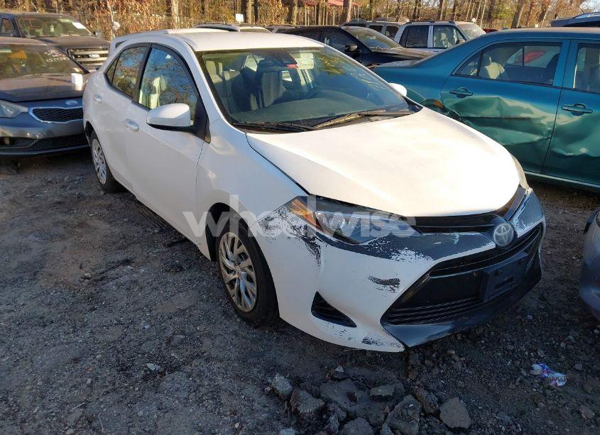 2018 Toyota Corolla LE (VIN 5YFBURHE0JP792031) main photo