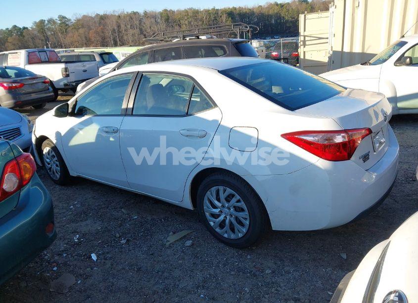 Photo 14 of 2018 Toyota Corolla LE (VIN 5YFBURHE0JP792031)