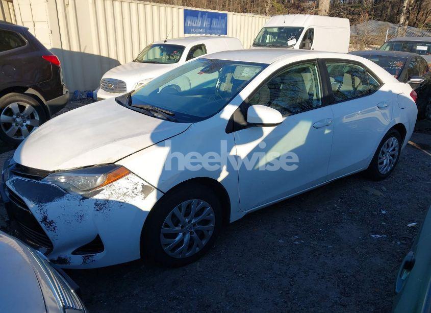 Photo 2 of 2018 Toyota Corolla LE (VIN 5YFBURHE0JP792031)