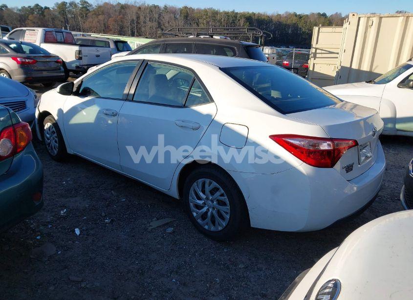 Photo 3 of 2018 Toyota Corolla LE (VIN 5YFBURHE0JP792031)