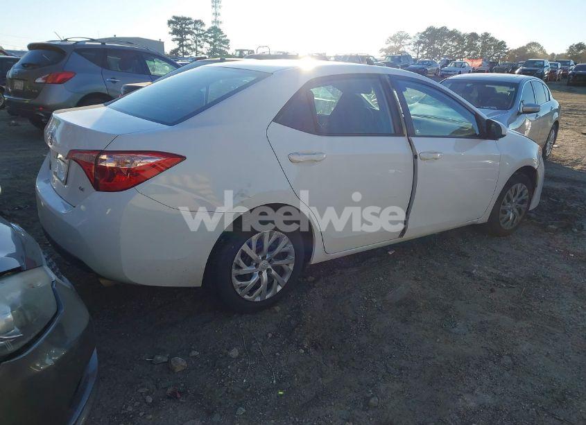 Photo 4 of 2018 Toyota Corolla LE (VIN 5YFBURHE0JP792031)