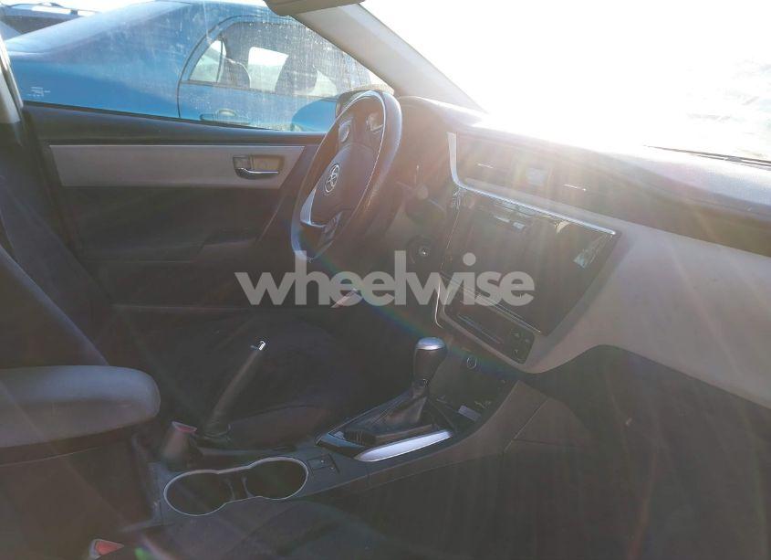 Photo 5 of 2018 Toyota Corolla LE (VIN 5YFBURHE0JP792031)