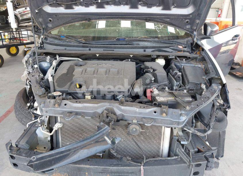 Photo 10 of 2018 Toyota Corolla LE (VIN 5YFBURHE0JP802699)