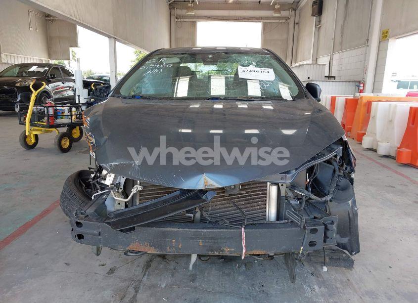 Photo 13 of 2018 Toyota Corolla LE (VIN 5YFBURHE0JP802699)