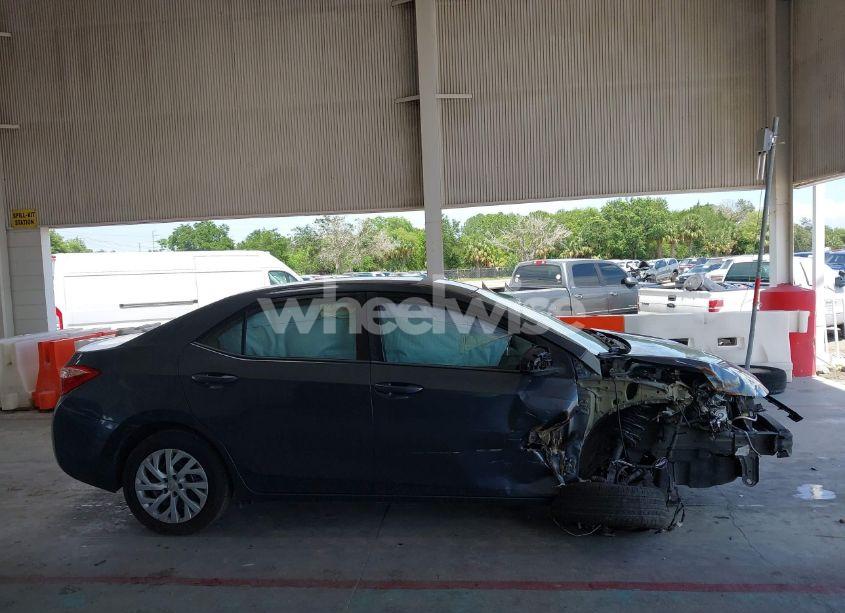 Photo 14 of 2018 Toyota Corolla LE (VIN 5YFBURHE0JP802699)