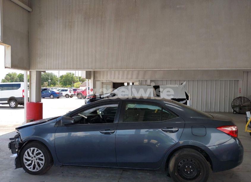 Photo 15 of 2018 Toyota Corolla LE (VIN 5YFBURHE0JP802699)