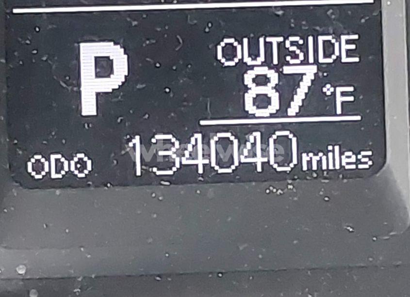 Photo 16 of 2018 Toyota Corolla LE (VIN 5YFBURHE0JP802699)