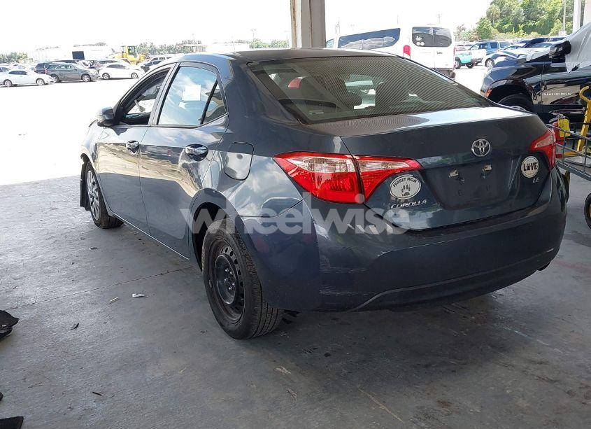 Photo 3 of 2018 Toyota Corolla LE (VIN 5YFBURHE0JP802699)