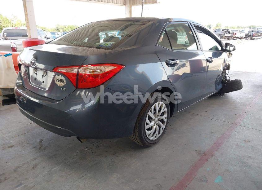 Photo 4 of 2018 Toyota Corolla LE (VIN 5YFBURHE0JP802699)