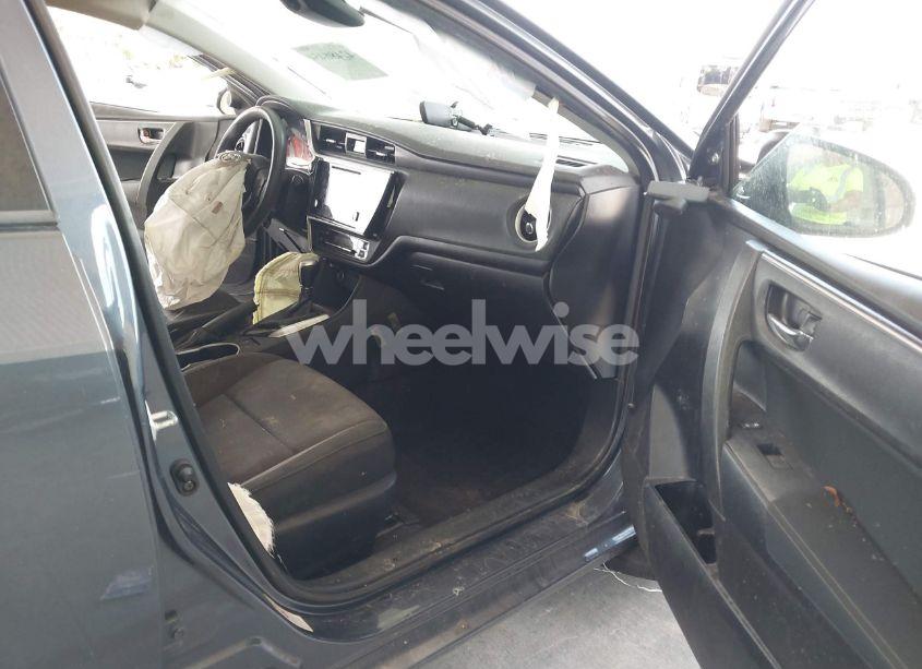 Photo 5 of 2018 Toyota Corolla LE (VIN 5YFBURHE0JP802699)