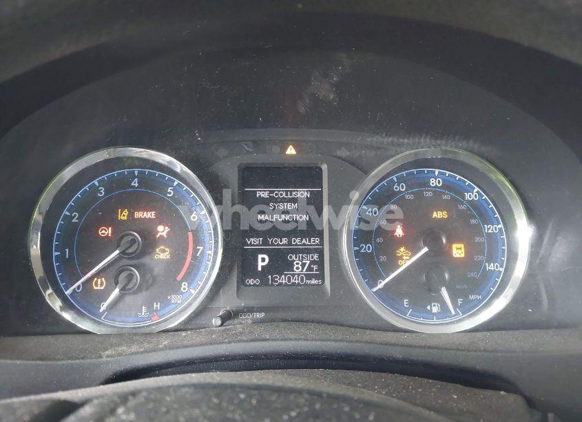 Photo 7 of 2018 Toyota Corolla LE (VIN 5YFBURHE0JP802699)