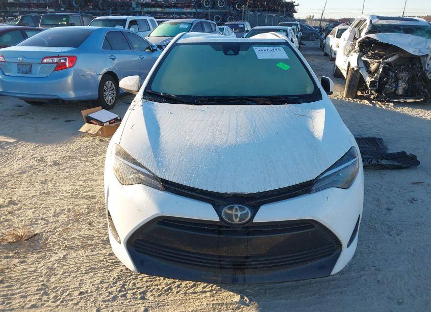 Photo 12 of 2018 Toyota Corolla LE (VIN 5YFBURHE0JP807336)