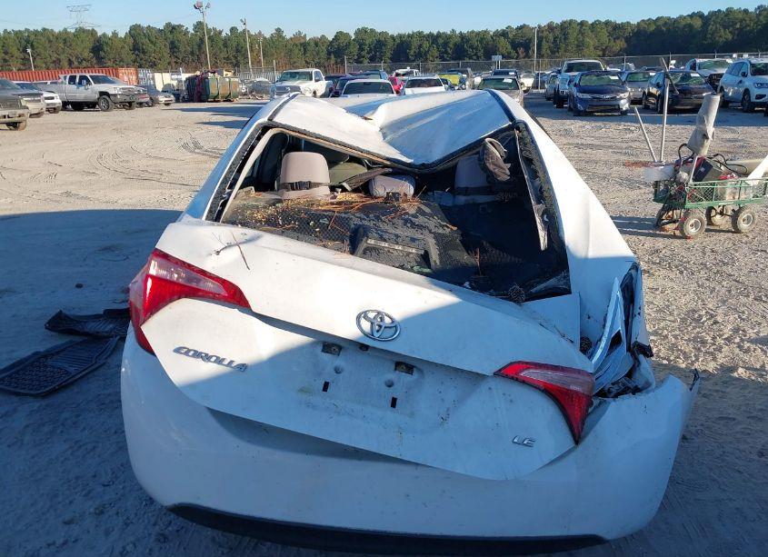 Photo 16 of 2018 Toyota Corolla LE (VIN 5YFBURHE0JP807336)