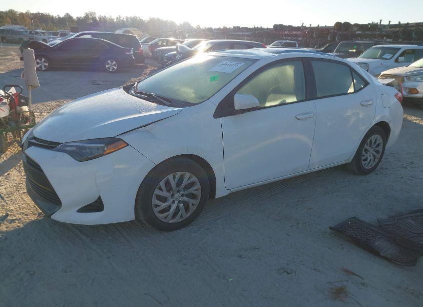 Photo 2 of 2018 Toyota Corolla LE (VIN 5YFBURHE0JP807336)