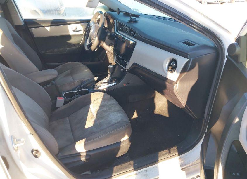 Photo 5 of 2018 Toyota Corolla LE (VIN 5YFBURHE0JP807336)