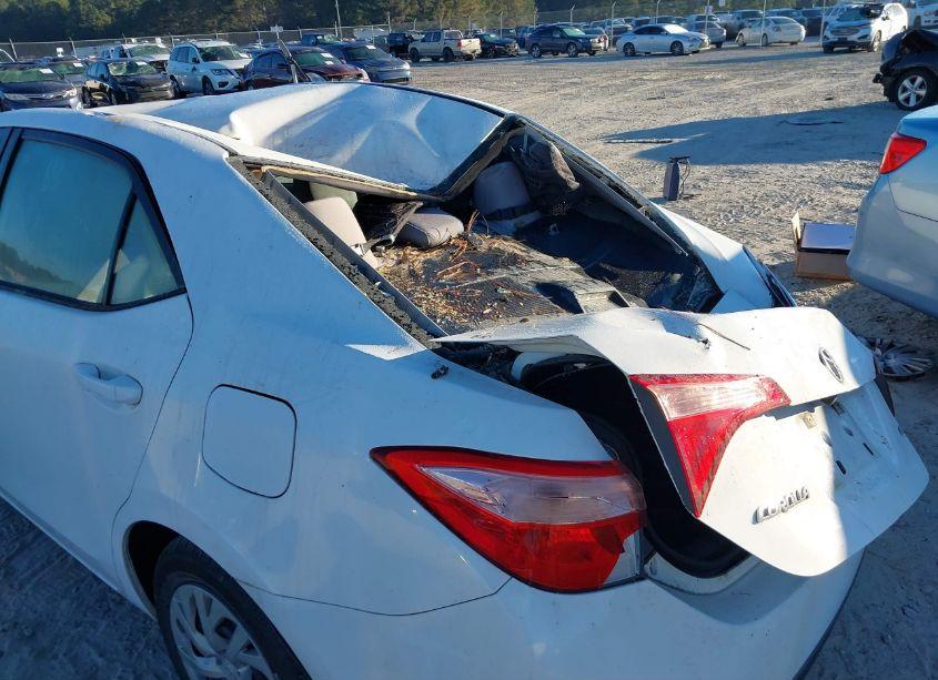 Photo 6 of 2018 Toyota Corolla LE (VIN 5YFBURHE0JP807336)