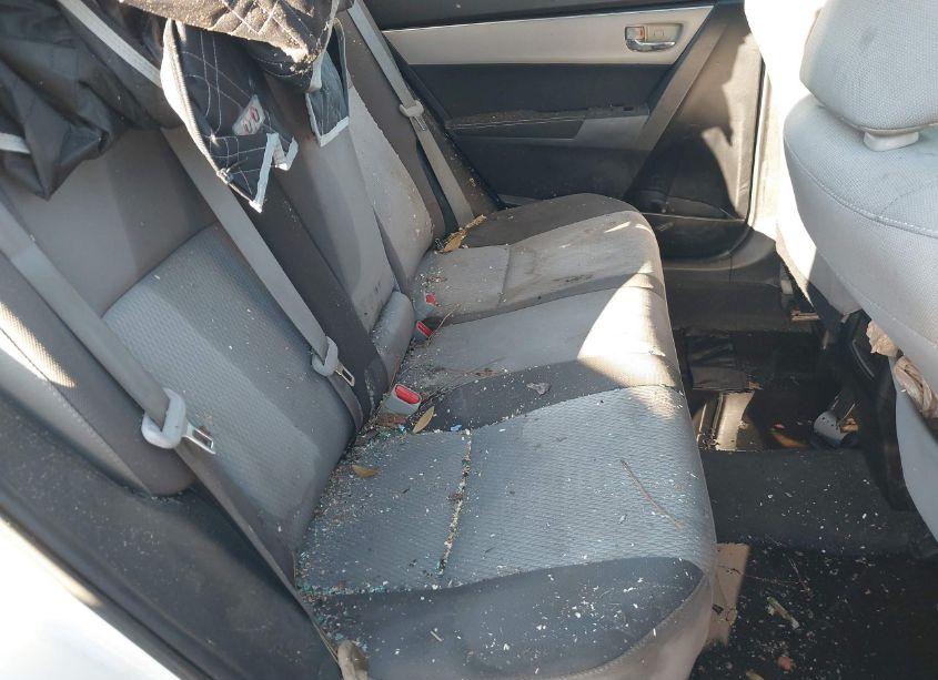 Photo 8 of 2018 Toyota Corolla LE (VIN 5YFBURHE0JP807336)