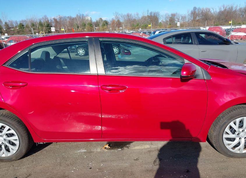 Photo 14 of 2018 Toyota Corolla LE (VIN 5YFBURHE0JP819213)