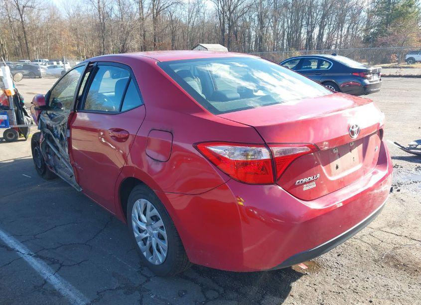 Photo 3 of 2018 Toyota Corolla LE (VIN 5YFBURHE0JP819213)