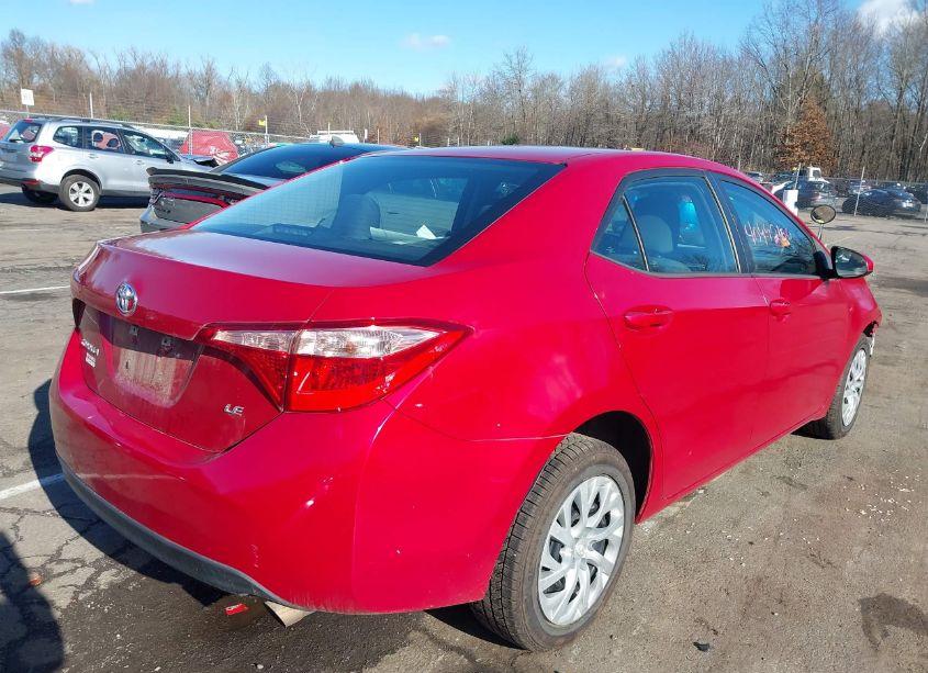 Photo 4 of 2018 Toyota Corolla LE (VIN 5YFBURHE0JP819213)