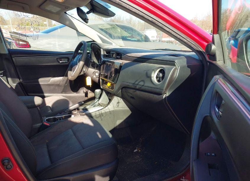 Photo 5 of 2018 Toyota Corolla LE (VIN 5YFBURHE0JP819213)