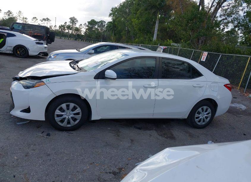 Photo 14 of 2018 Toyota Corolla L (VIN 5YFBURHE0JP819339)