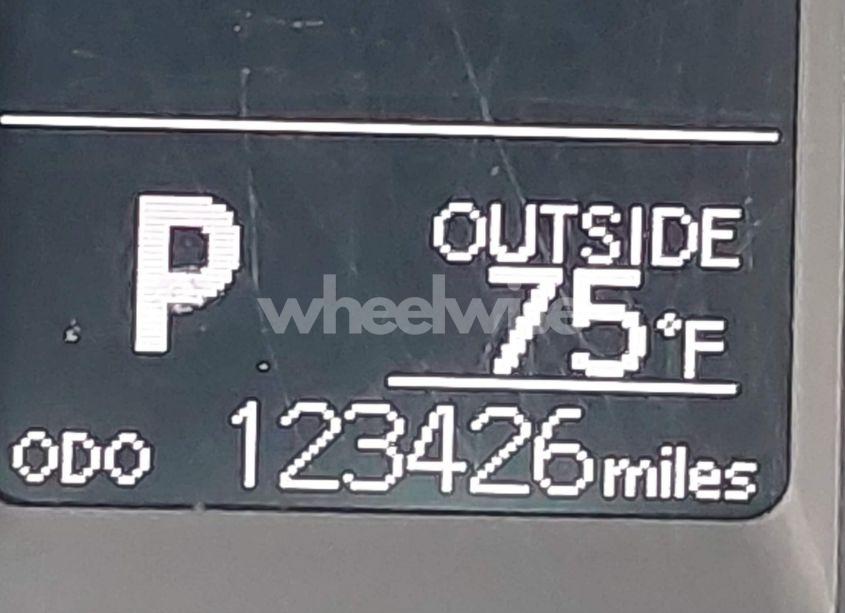 Photo 15 of 2018 Toyota Corolla L (VIN 5YFBURHE0JP819339)