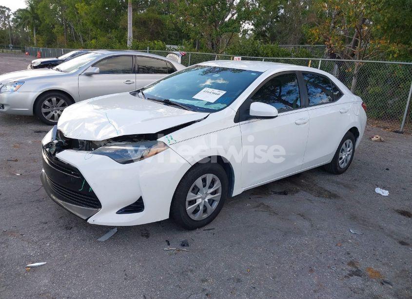 Photo 2 of 2018 Toyota Corolla L (VIN 5YFBURHE0JP819339)