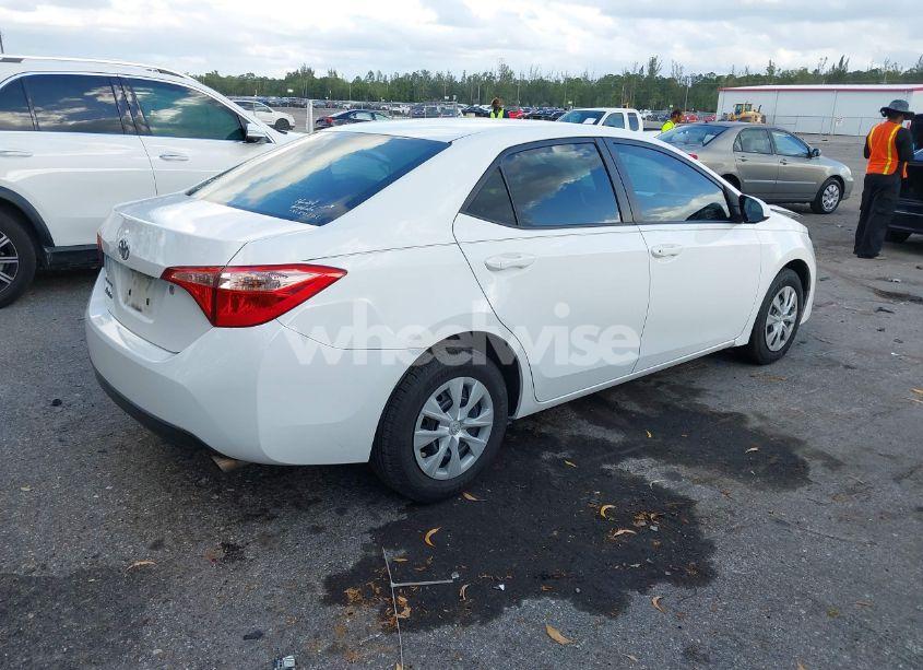 Photo 4 of 2018 Toyota Corolla L (VIN 5YFBURHE0JP819339)