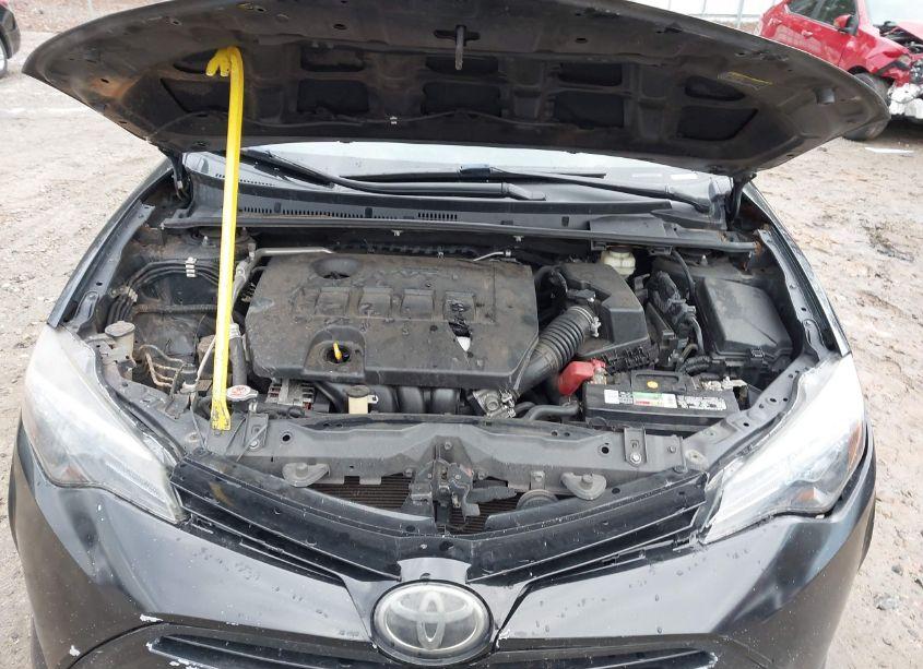 Photo 10 of 2018 Toyota Corolla (VIN 5YFBURHE0JP826694)