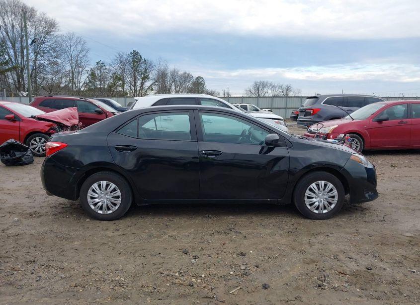 Photo 13 of 2018 Toyota Corolla (VIN 5YFBURHE0JP826694)