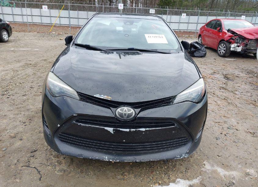 Photo 6 of 2018 Toyota Corolla (VIN 5YFBURHE0JP826694)