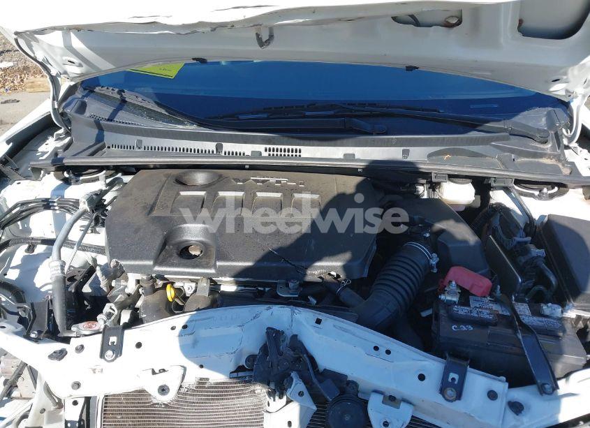 Photo 10 of 2018 Toyota Corolla SE (VIN 5YFBURHE0JP829482)