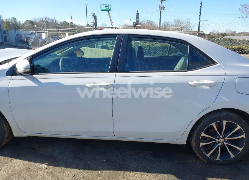 Photo 15 of 2018 Toyota Corolla SE (VIN 5YFBURHE0JP829482)