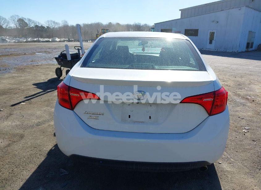 Photo 17 of 2018 Toyota Corolla SE (VIN 5YFBURHE0JP829482)