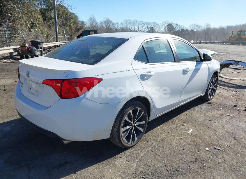 Photo 4 of 2018 Toyota Corolla SE (VIN 5YFBURHE0JP829482)