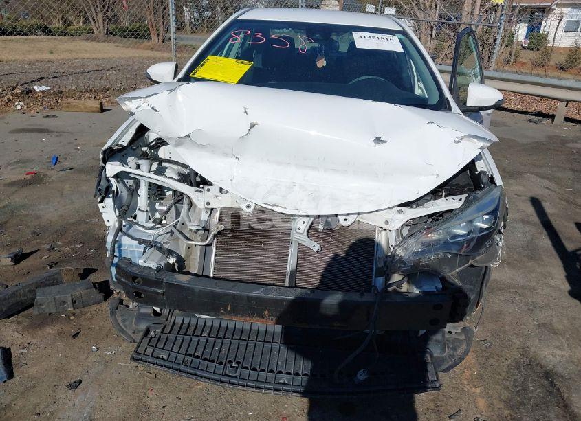 Photo 6 of 2018 Toyota Corolla SE (VIN 5YFBURHE0JP829482)