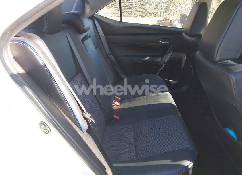 Photo 8 of 2018 Toyota Corolla SE (VIN 5YFBURHE0JP829482)