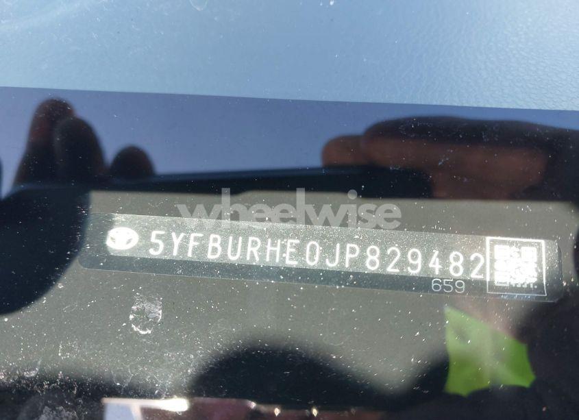 Photo 9 of 2018 Toyota Corolla SE (VIN 5YFBURHE0JP829482)