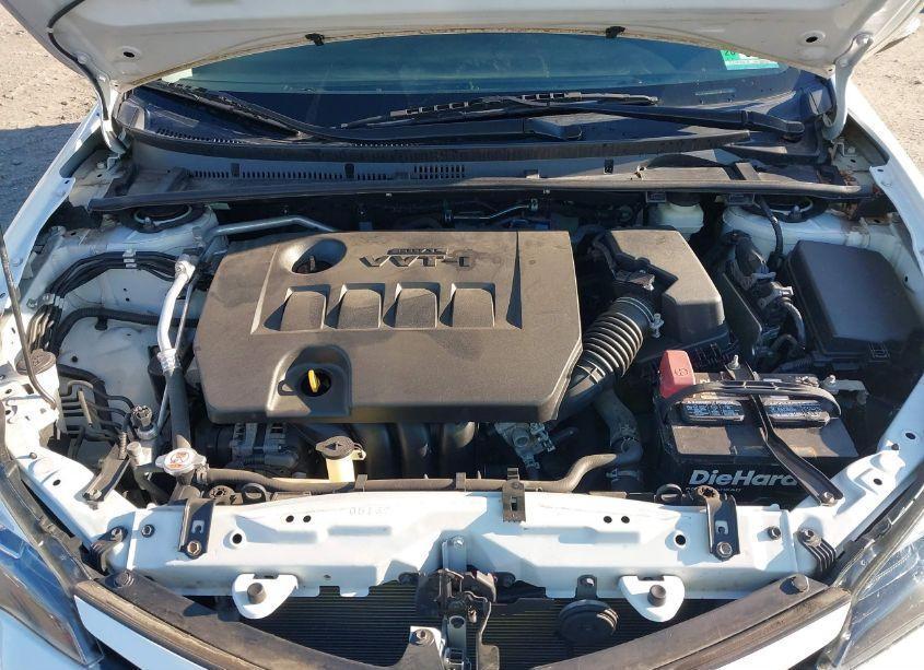 Photo 10 of 2018 Toyota Corolla SE (VIN 5YFBURHE0JP830504)