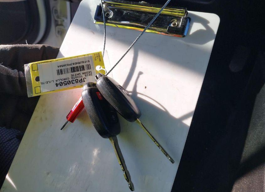 Photo 11 of 2018 Toyota Corolla SE (VIN 5YFBURHE0JP830504)