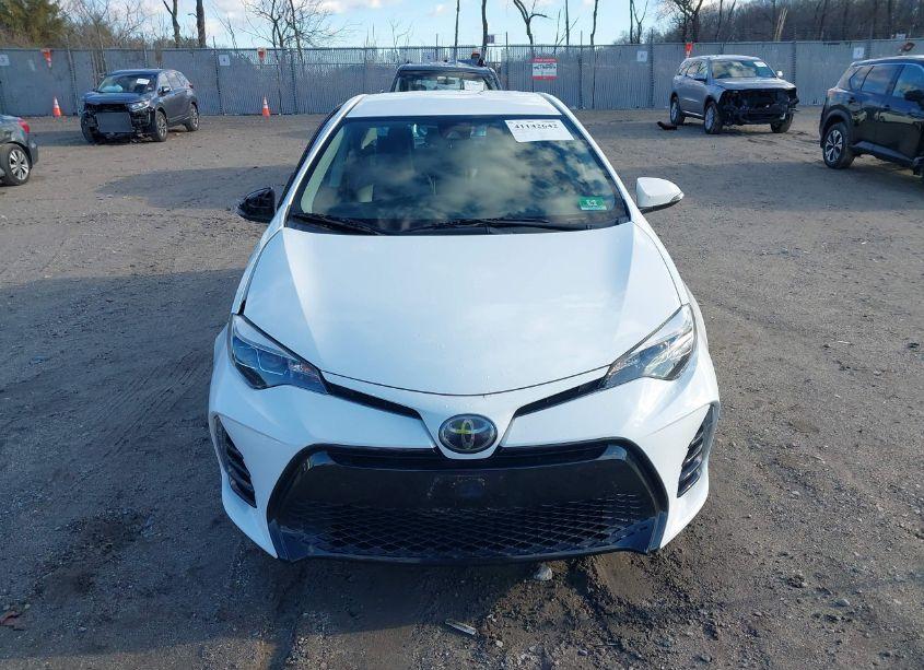 Photo 12 of 2018 Toyota Corolla SE (VIN 5YFBURHE0JP830504)