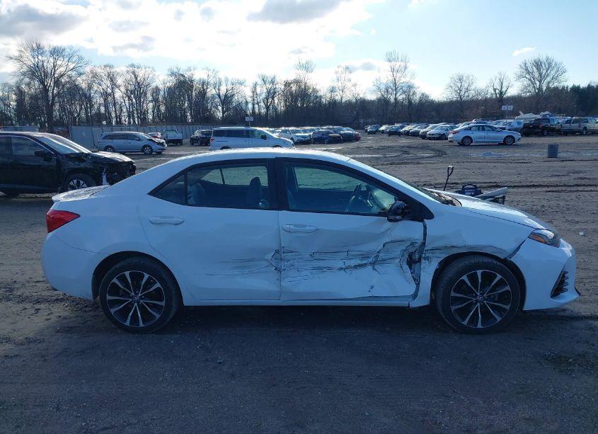 Photo 13 of 2018 Toyota Corolla SE (VIN 5YFBURHE0JP830504)