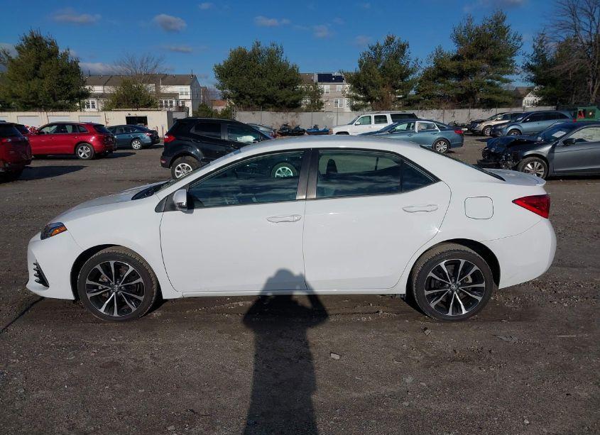 Photo 14 of 2018 Toyota Corolla SE (VIN 5YFBURHE0JP830504)