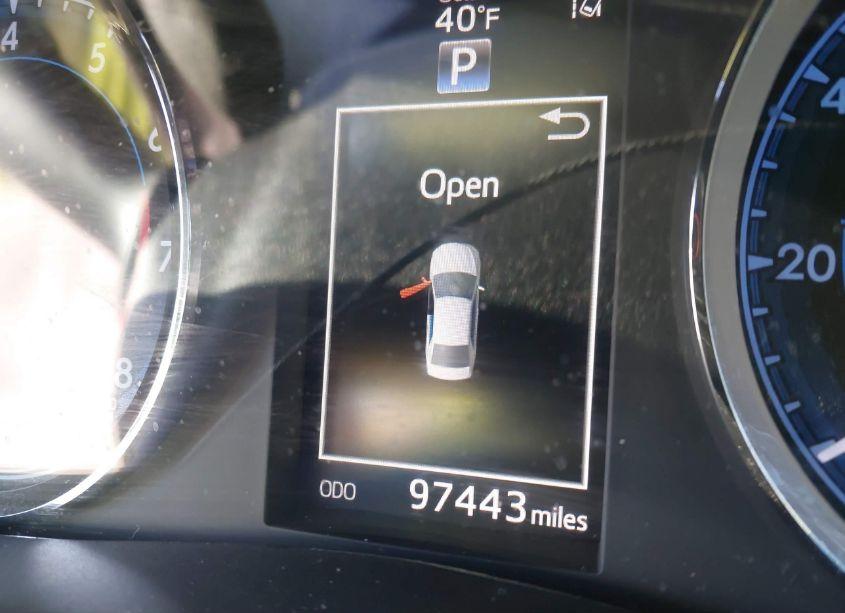 Photo 15 of 2018 Toyota Corolla SE (VIN 5YFBURHE0JP830504)