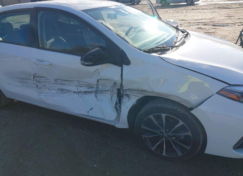 Photo 6 of 2018 Toyota Corolla SE (VIN 5YFBURHE0JP830504)