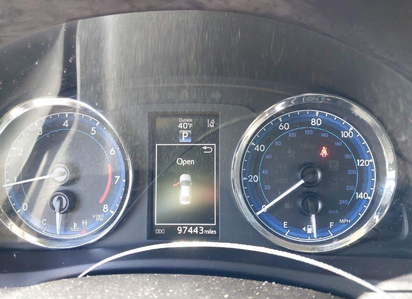 Photo 7 of 2018 Toyota Corolla SE (VIN 5YFBURHE0JP830504)