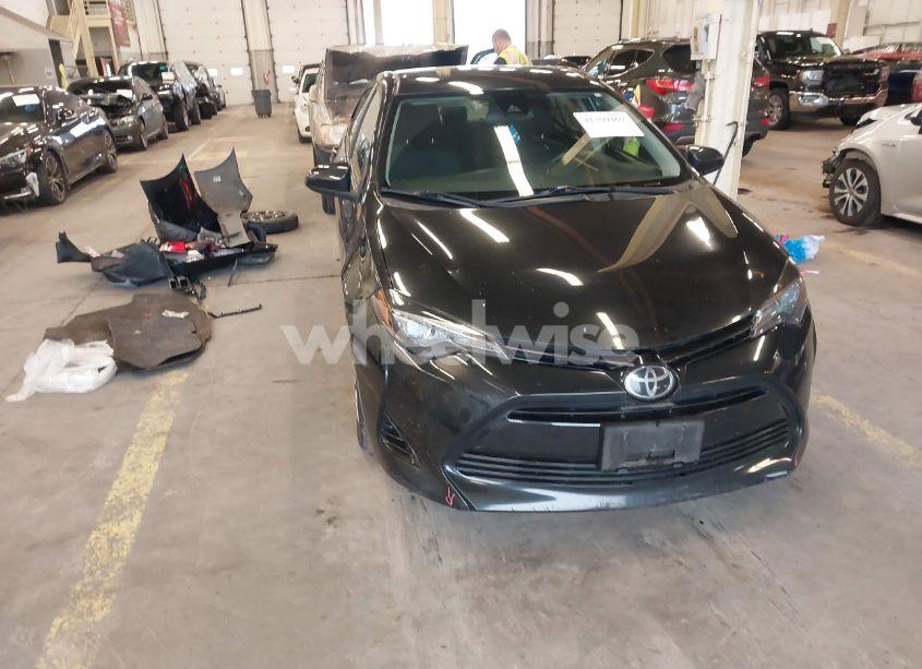 2018 Toyota Corolla LE (VIN 5YFBURHE0JP830874) main photo